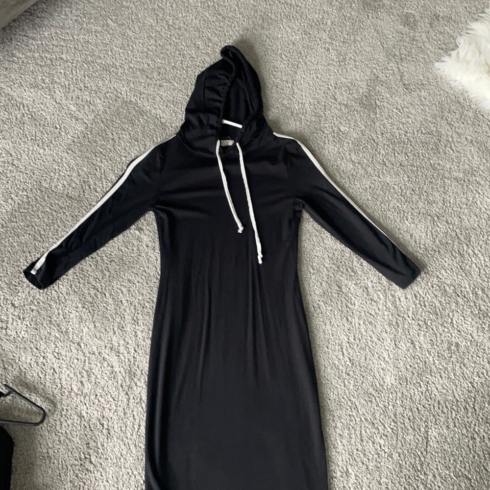 Cute dress comfy and only worn once.